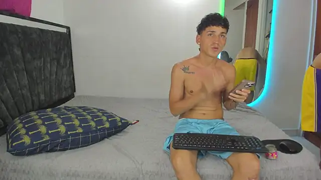 Snapshot of tonypaul13 chatting on May 2026 12:40:01 AM tonypaul13 online show from May 2026 12:40:01 AM