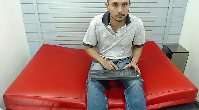 Snapshot of JhonTorres018 chatting on February 2025 10:18:02 PM JhonTorres018 online show from February 2025 10:18:02 PM