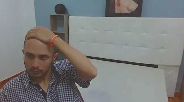 Snapshot of JhonTorres018 chatting on February 2025 07:14:01 PM JhonTorres018 online show from February 2025 07:14:01 PM