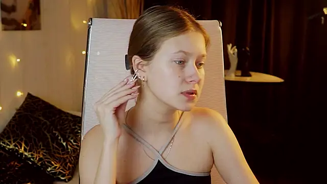 EveMundie online show from December 2025 12:43:01 PM