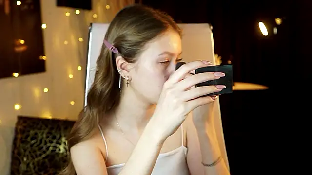 EveMundie online show from February 2026 08:25:02 AM