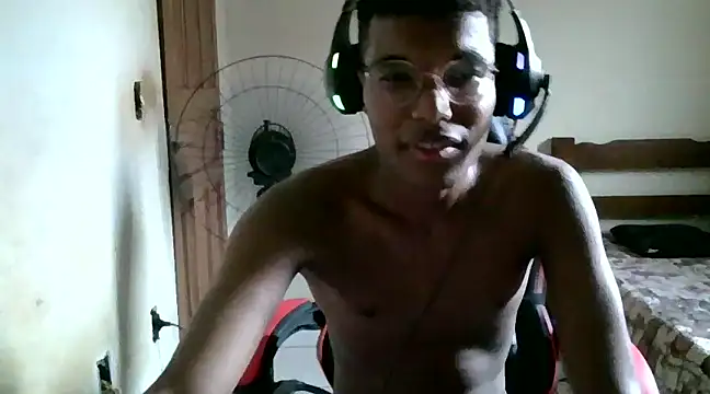 Snapshot of pauzudobr4 chatting on February 2025 02:33:01 PM pauzudobr4 online show from February 2025 02:33:01 PM