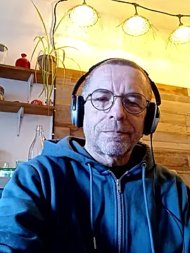 Snapshot of Xavspank2 chatting on January 2026 03:03:01 PM Xavspank2 online show from January 2026 03:03:01 PM