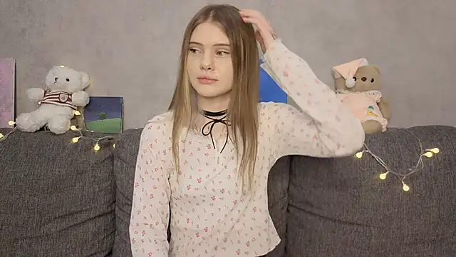 Snapshot of CarolinePepper chatting on May 2026 01:30:02 PM CarolinePepper online show from May 2026 01:30:02 PM