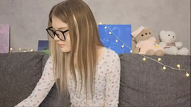 Snapshot of CarolinePepper chatting on June 2026 01:25:02 PM CarolinePepper online show from June 2026 01:25:02 PM