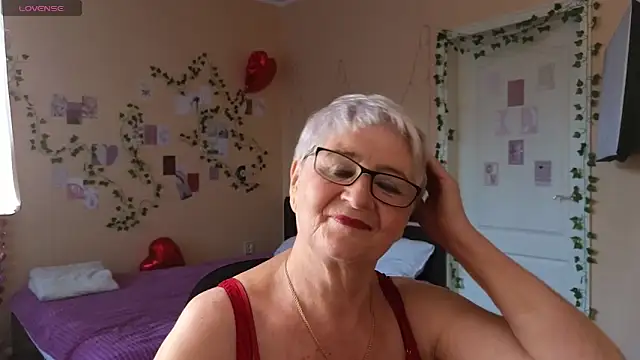 Sandra Snowflake online show from June 2026 02:33:01 PM
