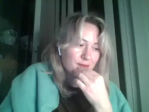 Snapshot of Mary888x chatting on February 2025 09:53:02 PM Mary888x online show from February 2025 09:53:02 PM