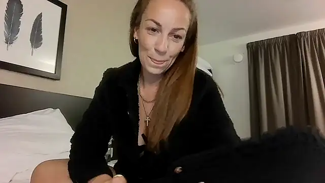 Edenfox- online show from April 2026 07:41:01 PM