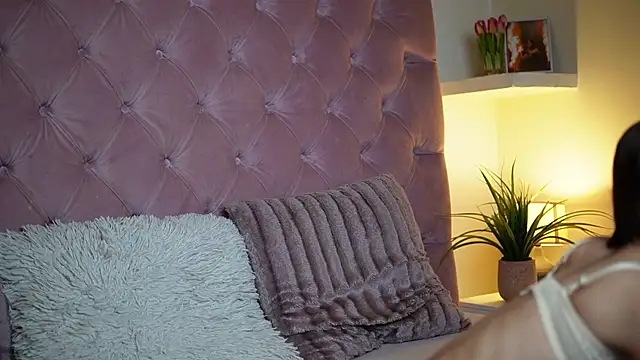 MaiaMini online show from November 2025 10:52:02 PM