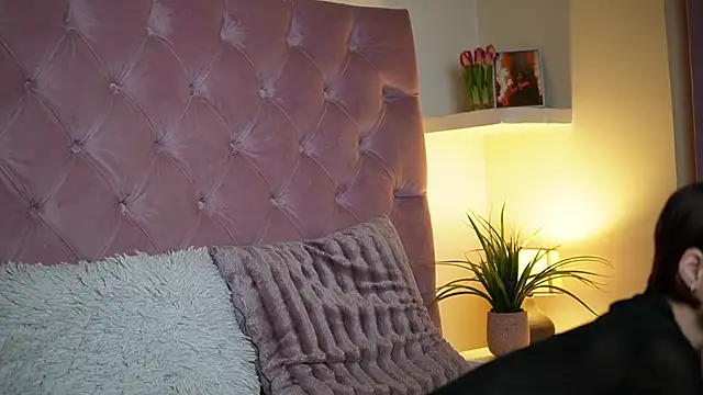 MaiaMini online show from November 2025 09:11:01 PM