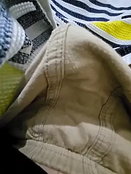 Snapshot of skiciyunis chatting on September 2025 07:48:01 PM skiciyunis online show from September 2025 07:48:01 PM