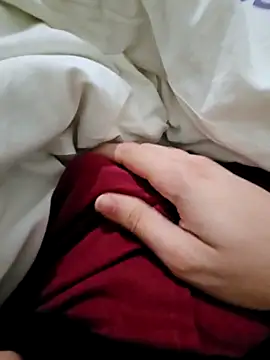 Snapshot of skiciyunis chatting on September 2025 08:35:01 PM skiciyunis online show from September 2025 08:35:01 PM