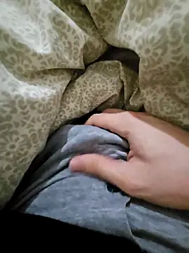 Snapshot of skiciyunis chatting on October 2025 09:04:01 PM skiciyunis online show from October 2025 09:04:01 PM