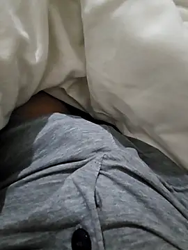 Snapshot of skiciyunis chatting on November 2025 06:08:01 PM skiciyunis online show from November 2025 06:08:01 PM