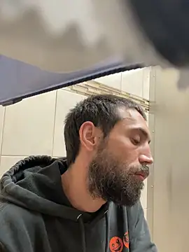 Snapshot of QueenM3 chatting on October 2025 10:31:01 PM QueenM3 online show from October 2025 10:31:01 PM