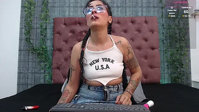 Snapshot of Mia__coluccy chatting on February 2025 03:04:01 AM Mia  coluccy online show from February 2025 03:04:01 AM