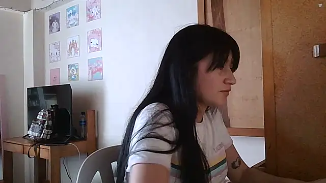 Arielle lov online show from November 2025 07:35:02 PM