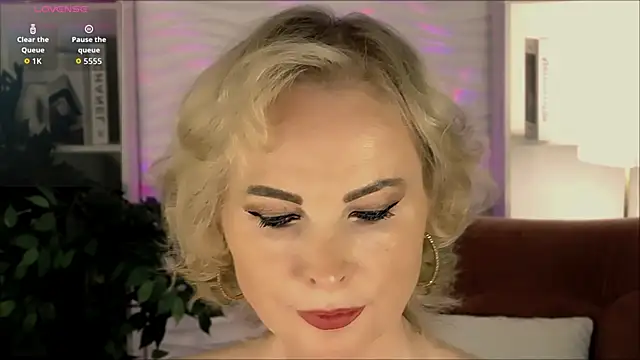 Sandra Kind online show from October 2025 05:37:02 AM