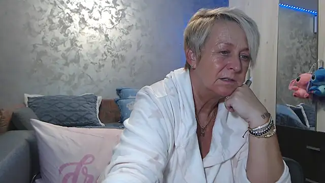 RosesandLillies online show from December 2025 04:58:01 PM