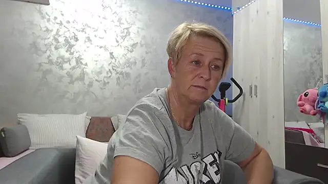 RosesandLillies online show from April 2026 05:07:01 PM