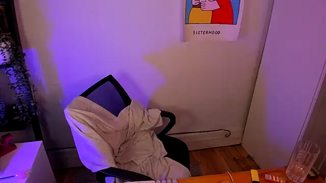 Rosiee69  online show from April 2026 04:16:01 PM