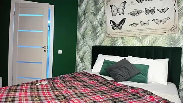 boozekirs  online show from November 2025 03:17:02 AM