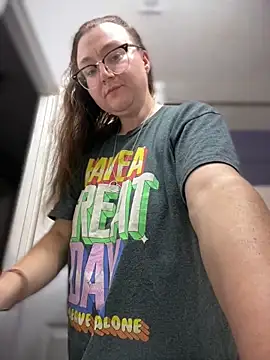 HTXBELLE online show from April 2026 08:18:01 PM