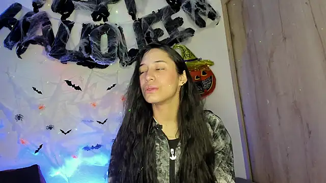 TANIA 06 online show from November 2025 01:24:03 PM