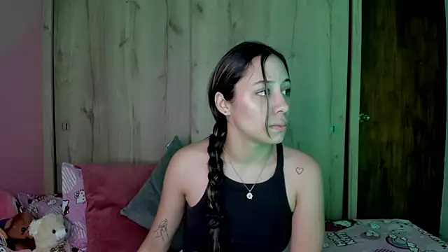 Snapshot of TANIA_06 chatting on June 2026 01:10:01 PM TANIA 06 online show from June 2026 01:10:01 PM