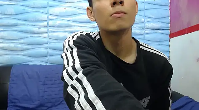 seigfried0 online show from February 2025 06:57:02 PM