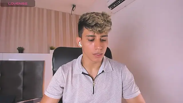 Allex Cano online show from February 2025 06:43:02 PM