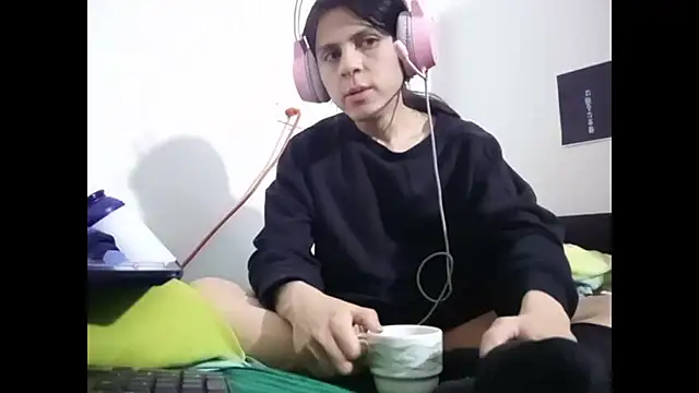 Snapshot of Baby_VI_fem chatting on March 2025 06:27:01 AM Baby VI fem online show from March 2025 06:27:01 AM