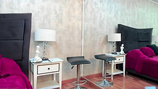 NahomyCarther online show from April 2026 10:29:01 PM