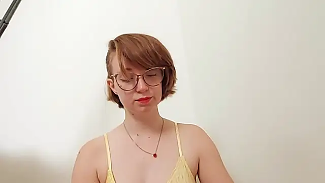 Elise Nyx online show from September 2025 01:01:01 PM