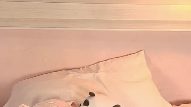 emily sweett24 online show from November 2025 12:33:02 PM