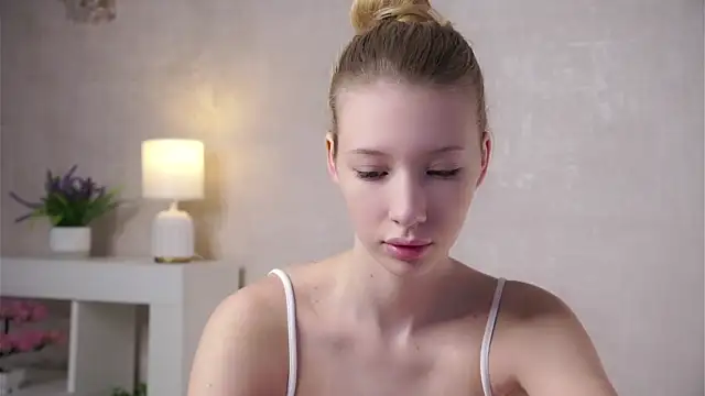 SunnivaCovil online show from May 2026 02:36:01 PM