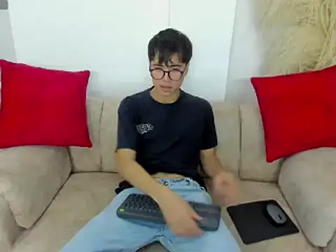 Snapshot of liam_orion chatting on March 2025 08:25:01 PM liam orion online show from March 2025 08:25:01 PM