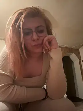 Snapshot of KittieHallo chatting on February 2025 04:53:01 PM KittieHallo online show from February 2025 04:53:01 PM