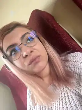 Snapshot of KittieHallo chatting on March 2025 06:37:01 AM KittieHallo online show from March 2025 06:37:01 AM