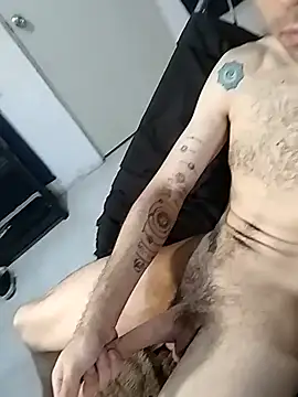 Snapshot of Melvin8011 chatting on February 2025 05:27:01 AM Melvin8011 online show from February 2025 05:27:01 AM