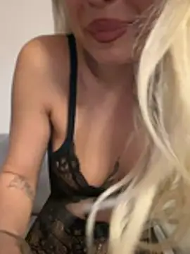 Snapshot of laraaaaaa chatting on June 2026 07:49:01 PM laraaaaaa online show from June 2026 07:49:01 PM