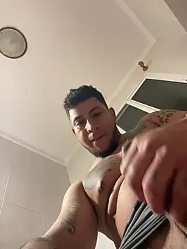 Snapshot of Leandro5523Z chatting on April 2026 09:27:01 PM Leandro5523Z online show from April 2026 09:27:01 PM