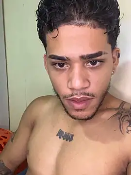 Snapshot of izaak_taylor7 chatting on May 2026 02:13:01 PM izaak taylor7 online show from May 2026 02:13:01 PM