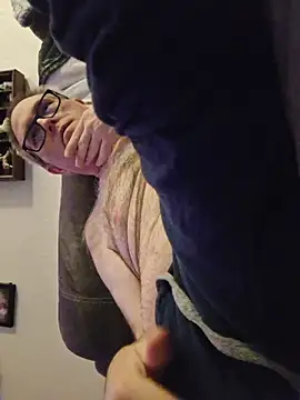 Snapshot of Smallone327 chatting on March 2026 05:46:02 AM Smallone327 online show from March 2026 05:46:02 AM