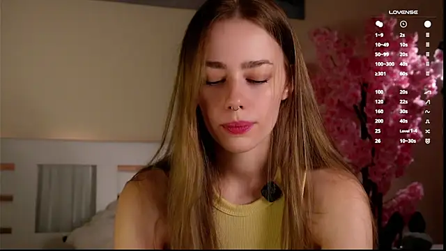 Snapshot of EmilaMills chatting on May 2026 01:51:02 PM EmilaMills online show from May 2026 01:51:02 PM