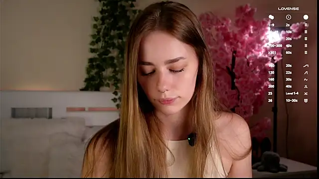 Snapshot of EmilaMills chatting on May 2026 09:13:02 AM EmilaMills online show from May 2026 09:13:02 AM