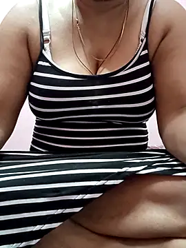Snapshot of Shivani_7777 chatting on February 2025 05:53:01 PM Shivani 7777 online show from February 2025 05:53:01 PM