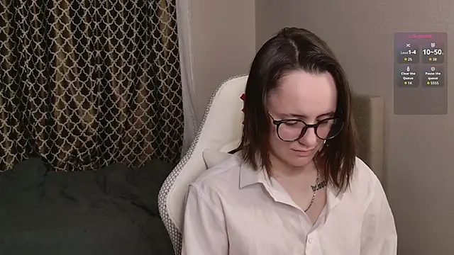 Luna Loveee online show from October 2025 04:33:01 AM