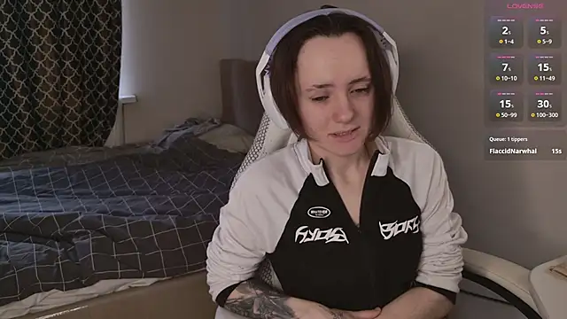 Luna Loveee online show from April 2026 04:12:01 AM