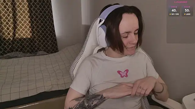 Luna Loveee online show from April 2026 04:30:02 AM